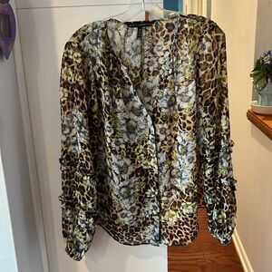 White House Black Market ladies blouse